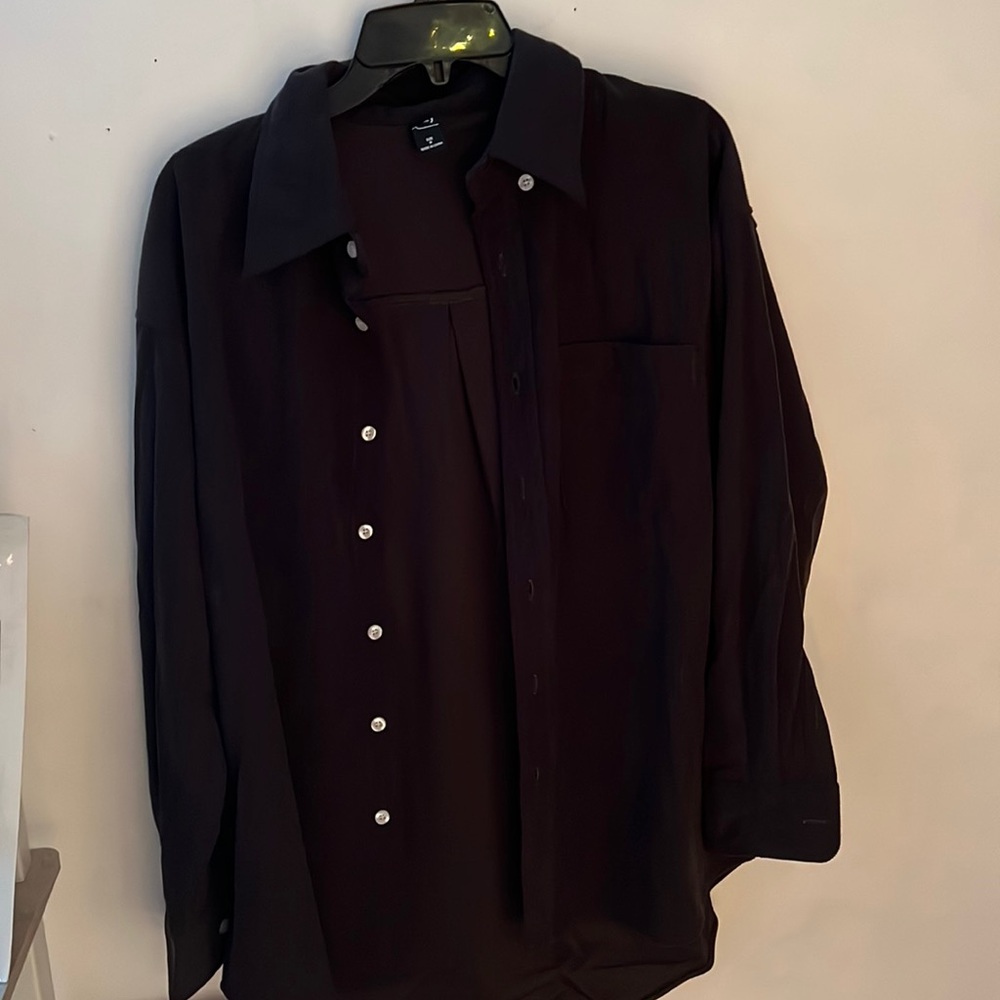 A super cute black corduroy light blouse. Never worn. Very trendy size medium.